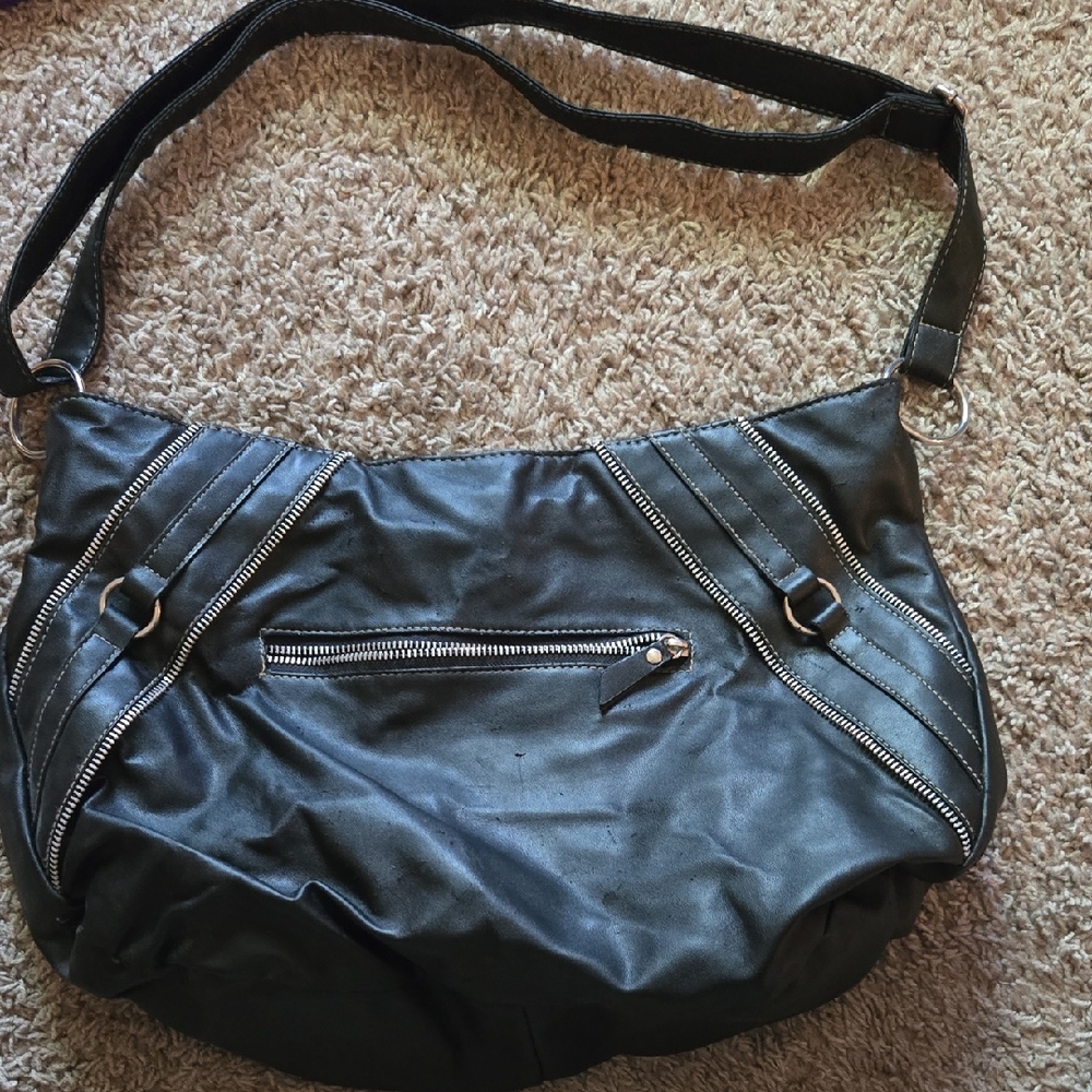 Chic Black Shoulder Bag with Zipper Accents